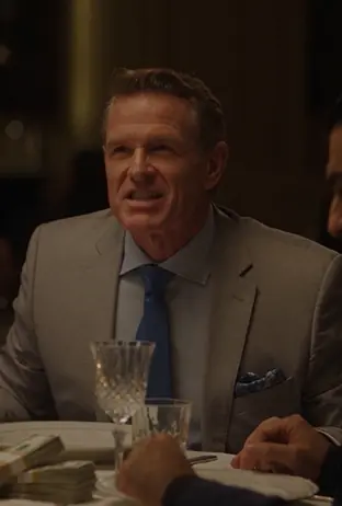 A Millionaire Bet $400,000 That A Waitress Couldn't Speak Arabic — Then Her Answer Made His Business Partner Stand Up