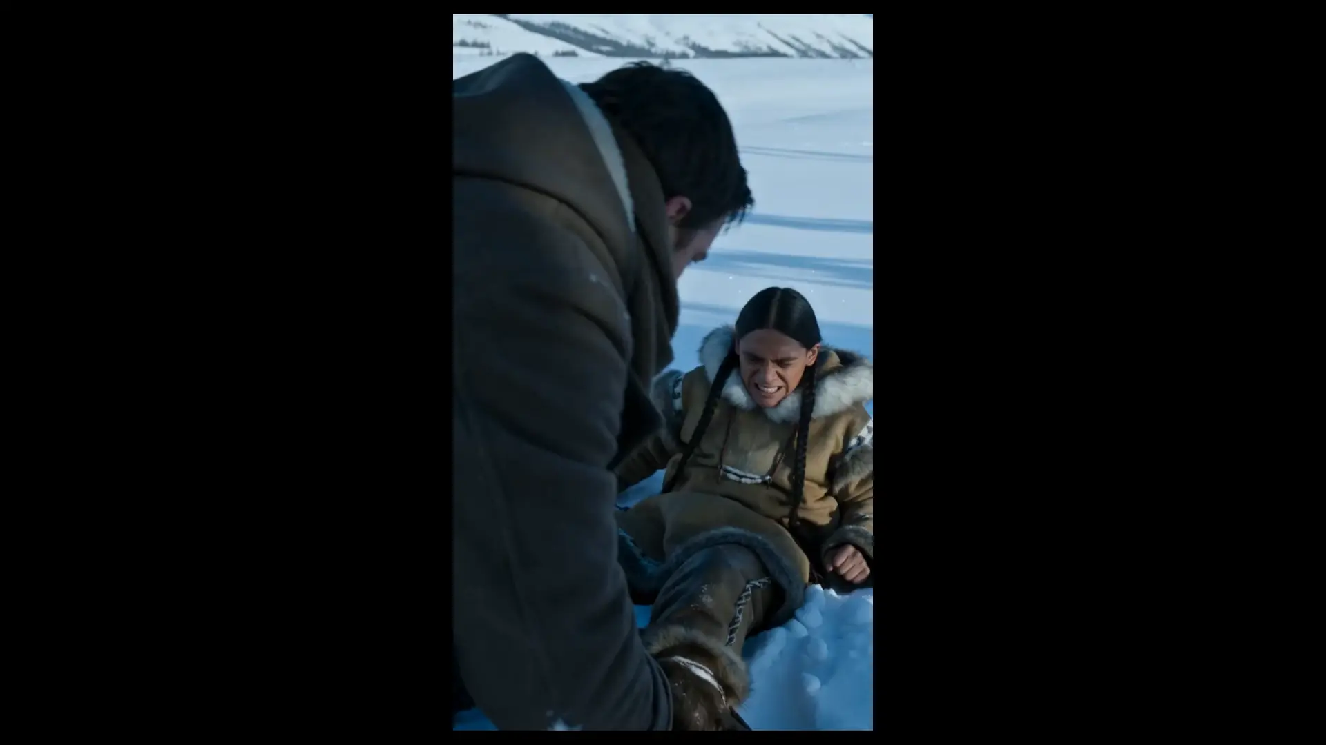 HE WAS TRAPPED IN A DEADLY IRON SNARE WHILE A MAN HELD A KNIFE OVER HIM — BUT THE SECRET BENEATH THE SNOW WOULD CHANGE BOTH THEIR LIVES FOREVER