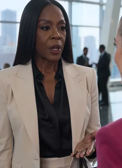 She Broke Her VIP Card and Told Her to Leave — What Happened Next Silenced the Entire Office